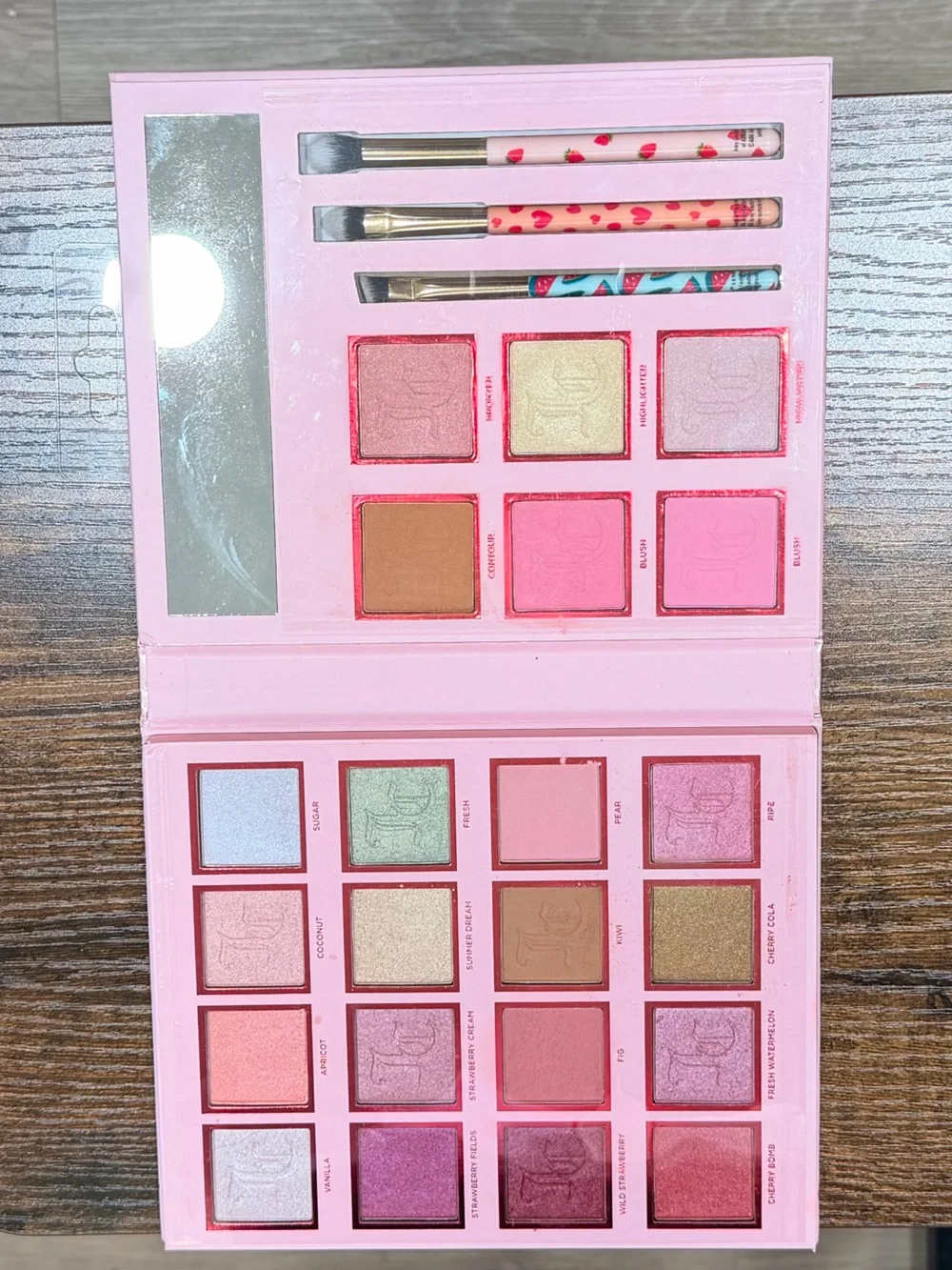 Juicy Couture Pink & Rose Eyeshadow Palette with Brushes
